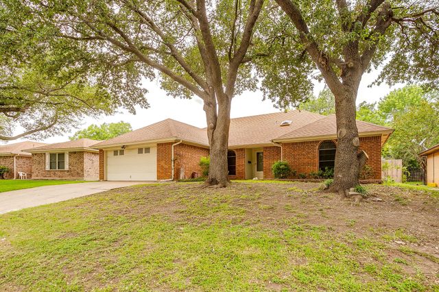 340 Grand Meadow Drive, Fort Worth, TX 76108