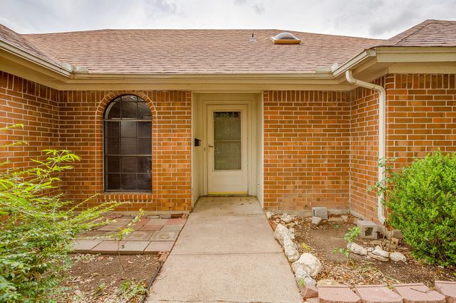 340 Grand Meadow Drive, Fort Worth, TX 76108