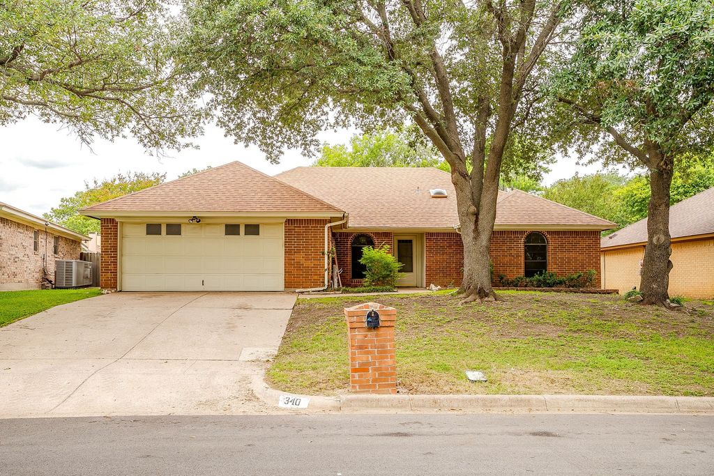 340 Grand Meadow Drive, Fort Worth, TX 76108
