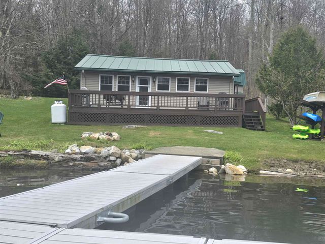 16 West Shore Drive, Tinmouth, VT 05773