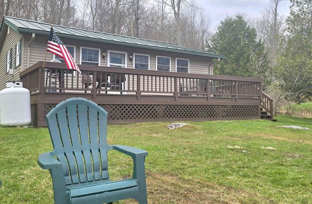 16 West Shore Drive, Tinmouth, VT 05773