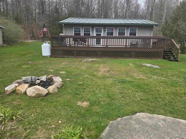 16 West Shore Drive, Tinmouth, VT 05773