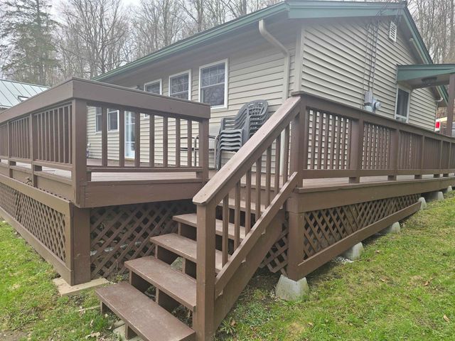 16 West Shore Drive, Tinmouth, VT 05773