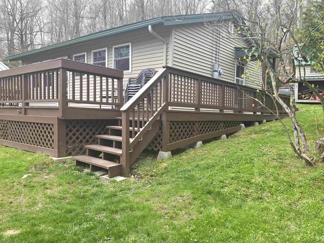 16 West Shore Drive, Tinmouth, VT 05773