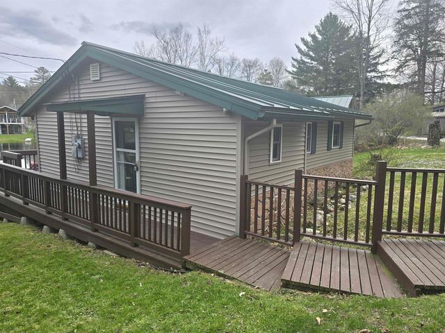 16 West Shore Drive, Tinmouth, VT 05773