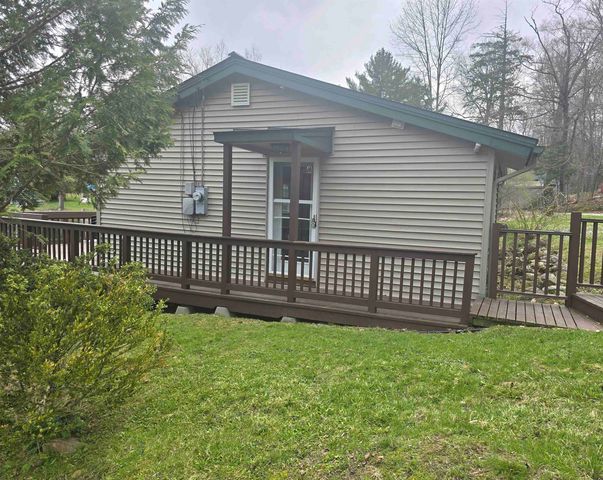 16 West Shore Drive, Tinmouth, VT 05773