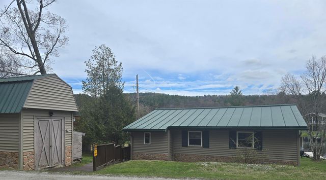16 West Shore Drive, Tinmouth, VT 05773