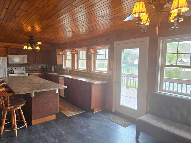 16 West Shore Drive, Tinmouth, VT 05773