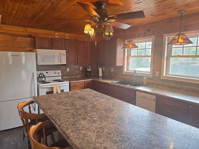 16 West Shore Drive, Tinmouth, VT 05773