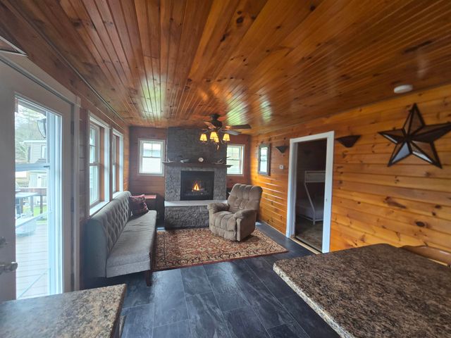 16 West Shore Drive, Tinmouth, VT 05773