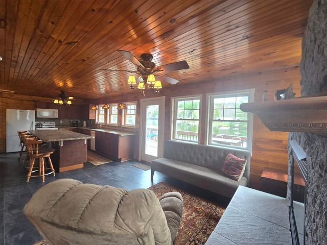 16 West Shore Drive, Tinmouth, VT 05773