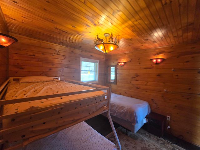 16 West Shore Drive, Tinmouth, VT 05773