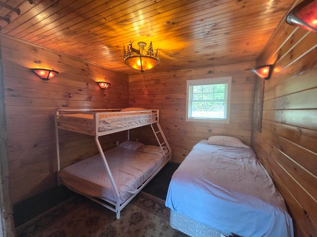 16 West Shore Drive, Tinmouth, VT 05773
