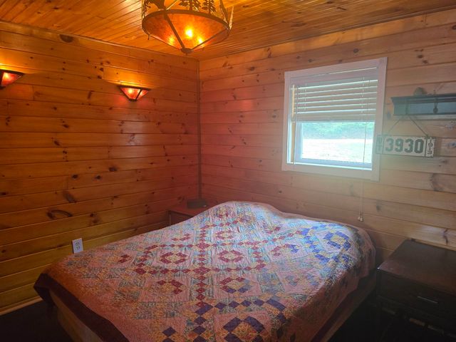 16 West Shore Drive, Tinmouth, VT 05773