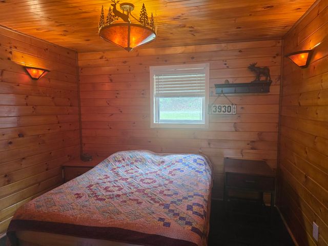 16 West Shore Drive, Tinmouth, VT 05773