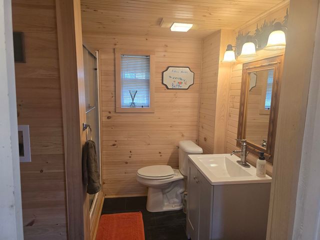 16 West Shore Drive, Tinmouth, VT 05773