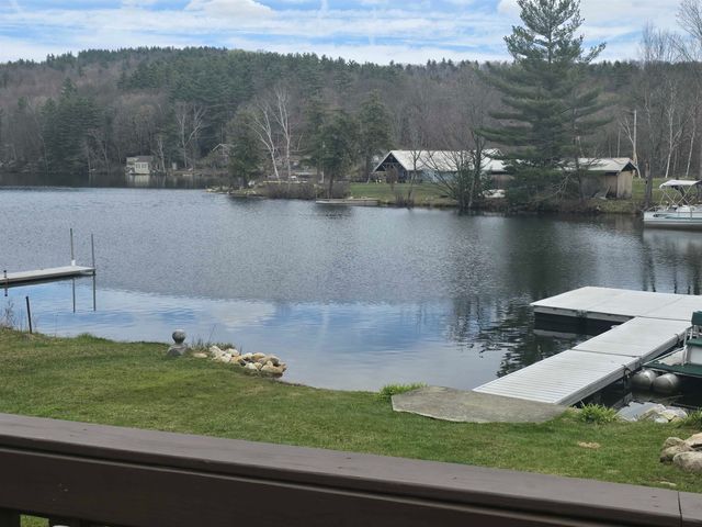 16 West Shore Drive, Tinmouth, VT 05773
