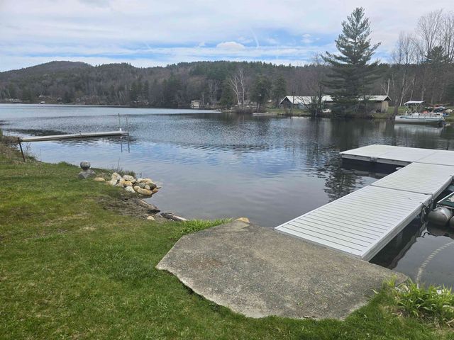 16 West Shore Drive, Tinmouth, VT 05773