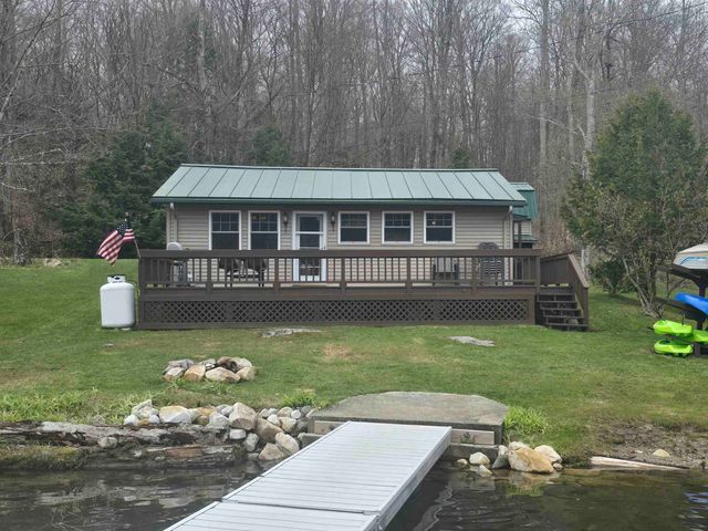 16 West Shore Drive, Tinmouth, VT 05773