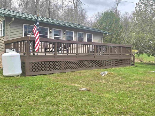 16 West Shore Drive, Tinmouth, VT 05773