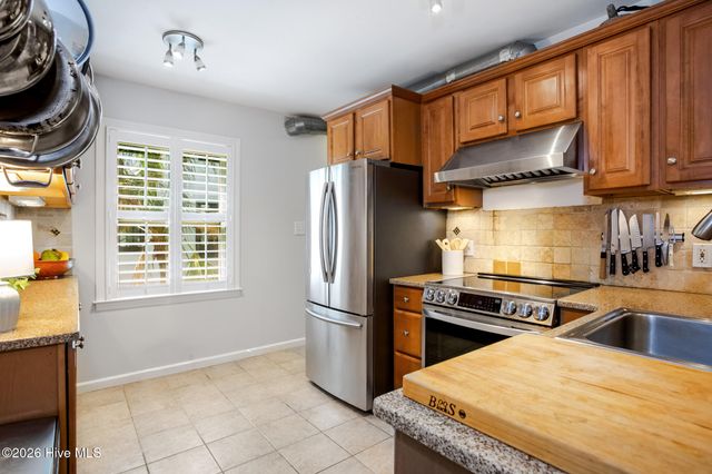 16 Oceanic Street, Wrightsville Beach, NC 28480