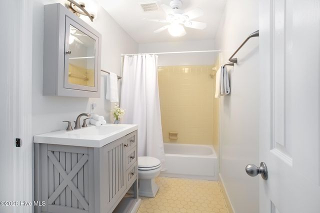 16 Oceanic Street, Wrightsville Beach, NC 28480