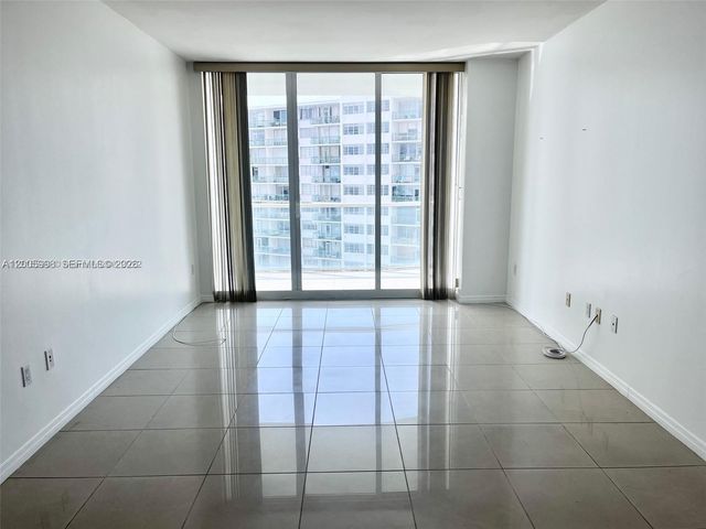 218 SE 14th St 903, Miami, FL 33131