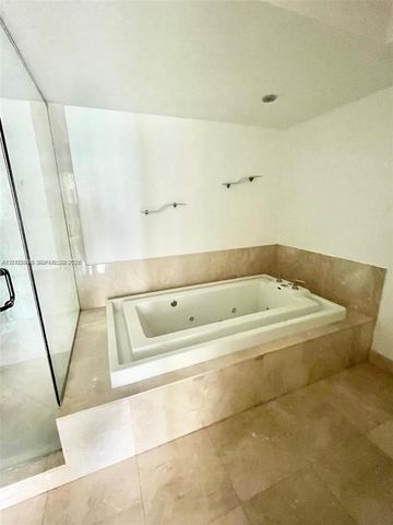 218 SE 14th St 903, Miami, FL 33131