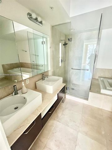 218 SE 14th St 903, Miami, FL 33131