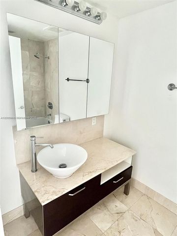 218 SE 14th St 903, Miami, FL 33131