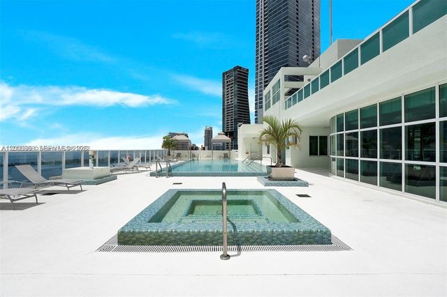 218 SE 14th St 903, Miami, FL 33131