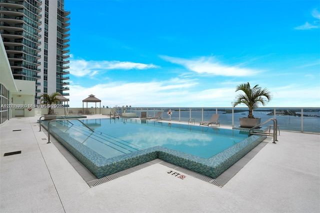 218 SE 14th St 903, Miami, FL 33131