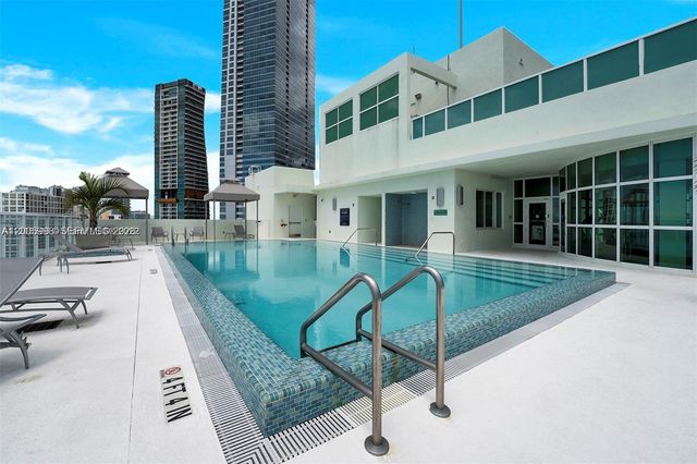 218 SE 14th St 903, Miami, FL 33131