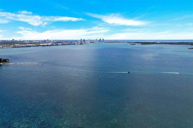 218 SE 14th St 903, Miami, FL 33131