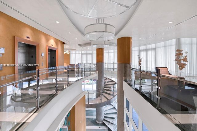 218 SE 14th St 903, Miami, FL 33131