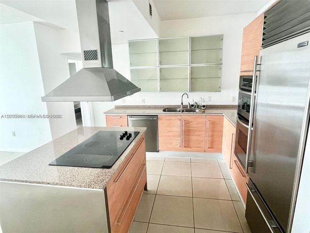 218 SE 14th St 903, Miami, FL 33131