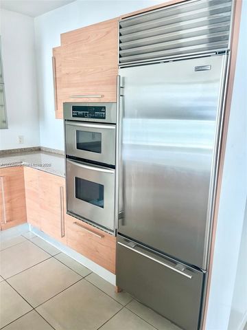 218 SE 14th St 903, Miami, FL 33131