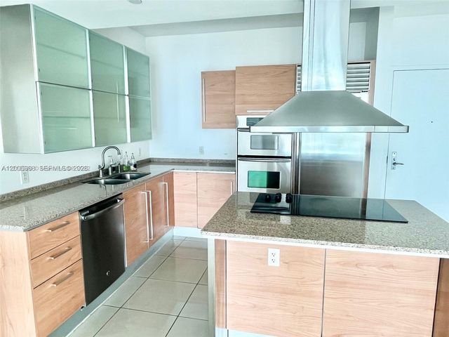 218 SE 14th St 903, Miami, FL 33131