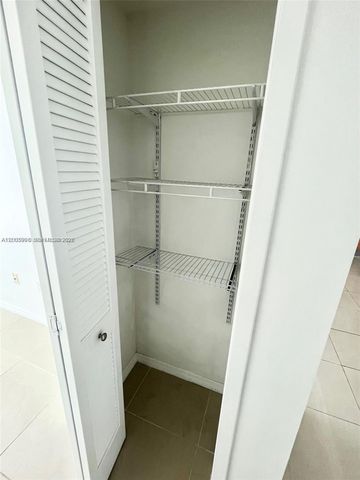 218 SE 14th St 903, Miami, FL 33131