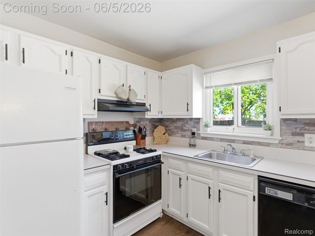 14081 La Chene Avenue, Warren, MI 48088