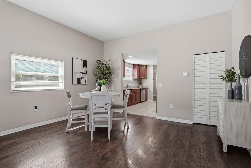 Image 11 of property listing at 2501 W GRAY STREET, Tampa, FL 33609