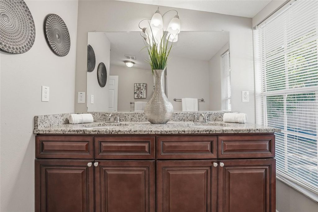 Image 26 of property listing at 2501 W GRAY STREET, Tampa, FL 33609