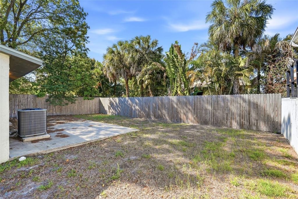 Image 34 of property listing at 2501 W GRAY STREET, Tampa, FL 33609