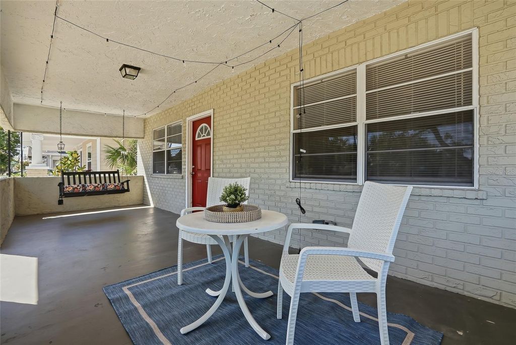 Image 6 of property listing at 2501 W GRAY STREET, Tampa, FL 33609