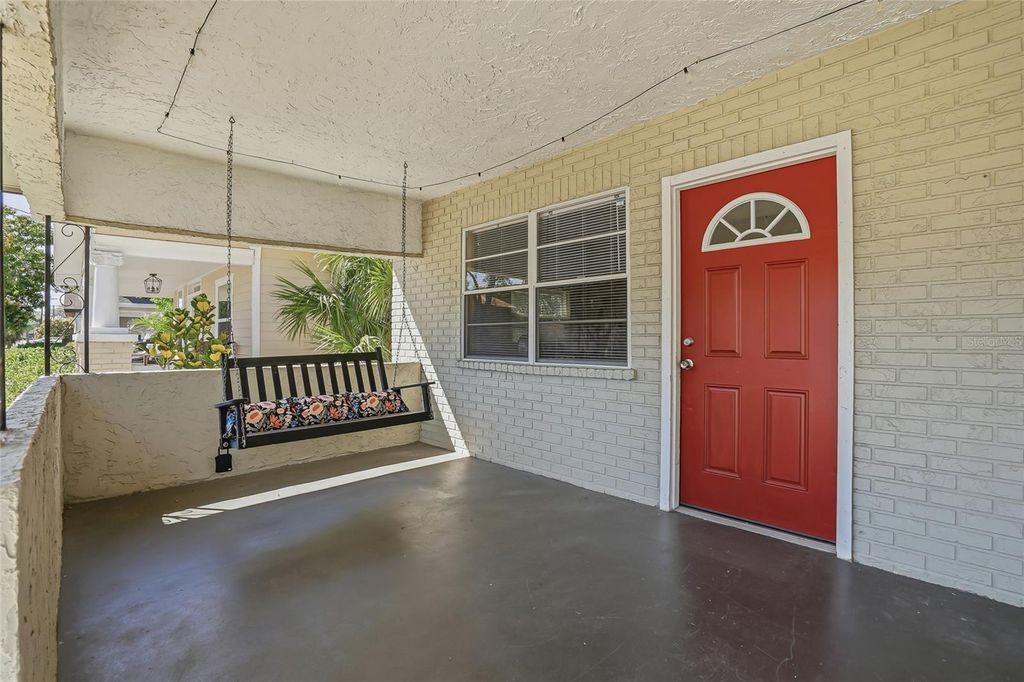 Image 7 of property listing at 2501 W GRAY STREET, Tampa, FL 33609