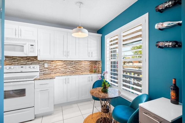 1540 NW 18th Avenue 203, Delray Beach, FL 33445