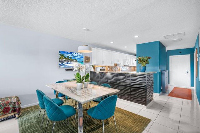 1540 NW 18th Avenue 203, Delray Beach, FL 33445