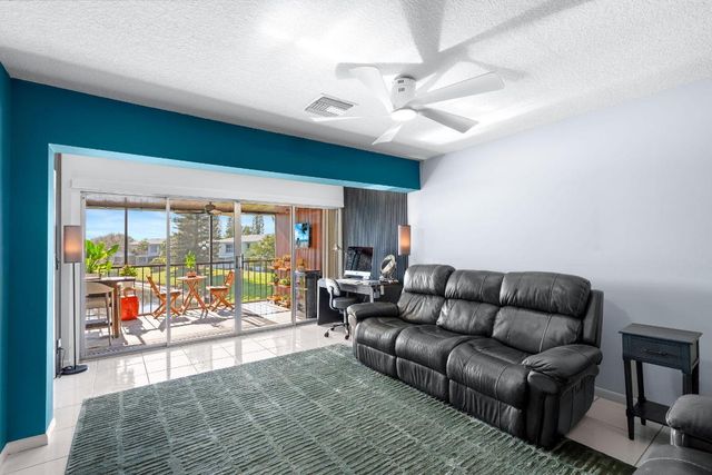 1540 NW 18th Avenue 203, Delray Beach, FL 33445