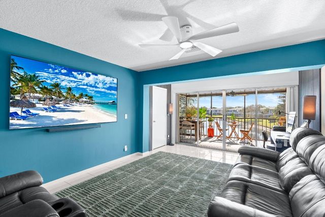 1540 NW 18th Avenue 203, Delray Beach, FL 33445