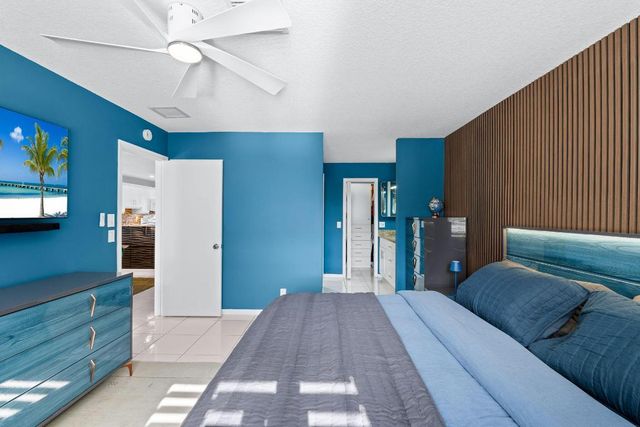 1540 NW 18th Avenue 203, Delray Beach, FL 33445